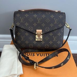 SOLD Authentic Louis Vuitton Pochette Métis